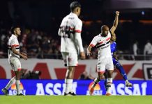 Lucas explica conversa com Zubeldía no intervalo e festeja mais uma vitória do São Paulo