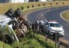 Carreta tomba na Rodovia Euclides da Cunha