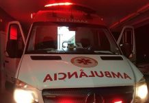 Homem fica ferido após ser prensado e arrastado pelo próprio veículo