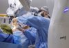 HB realiza neurocirurgia de tumor com microscópio mais avançado do mundo