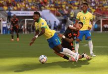 Conmebol reconhece erro em pênalti não marcado sobre Vini Jr