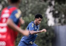 Carille comanda treino tático e mantém base para enfrentar o Sport