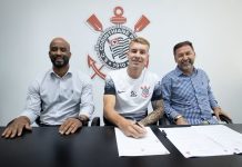 Corinthians anuncia a contratação do meio-campista Charles