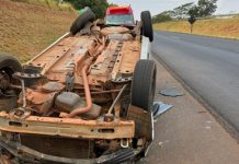 Motorista sai ileso após capotamento na Rodovia Euclides da Cunha