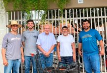 Alunos de Agronomia fazem entrega de tomates para o Lar São Vicente de Paulo