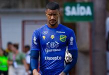 XV de Jaú empresta goleiro mais alto do Brasil para time de Kazu no Japão