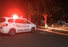 Homem é alvejado com pelo menos seis tiros na praça central de Glicério