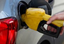 Preço da gasolina no Brasil está mais alto que no mercado internacional, diz Abicom
