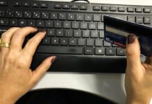 Juros do cartão de crédito caem e atingem 426,9% ao ano em agosto