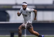 “Quase na hora”: Memphis Depay mostra preparação para estreia pelo Corinthians