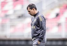 Carille continua sob pressão no Santos após vitória; entenda o que pode decidir futuro do técnico