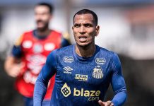 Carille tem dúvida no ataque e retorno na lateral direita