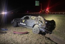 Investigador da Polícia Civil capota viatura na Washington Luís