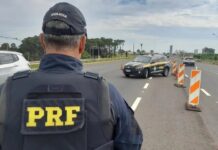 PRF resgata mulher com surto psicótico na BR-153