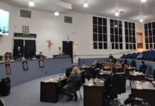 Câmara tem sessão sem projetos na pauta, desabafo e pedido