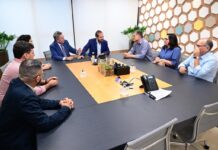 Deputado Carlão Pignatari e Dr. Lapena se reúnem com presidente da FPF para discutir jogos da Copinha em Araraquara