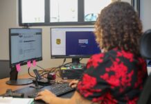 Delegacias da Mulher de SP solicitam uma medida protetiva contra agressores a cada cinco minutos