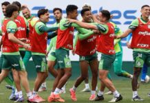 Palmeiras faz último treino antes do Bragantino com Estêvão e prepara mudança