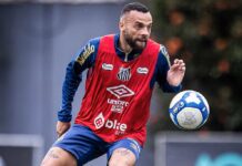 Carille mantém base invicta para enfrentar o Goiás