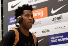 Zagueiro Gil vai à Justiça contra o Corinthians e cobra R$ 11,3 milhões