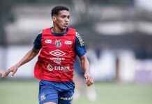 Carille comanda treino tático e esboça time para enfrentar a Chape