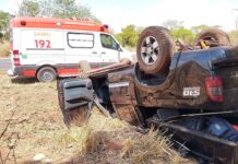 Motorista sai ileso de capotamento na Rodovia Péricles Bellini