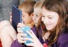 Neoenergia Elektro alerta para os cuidados com o uso de aparelhos eletrônicos por crianças