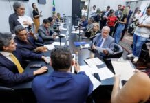 Entenda os próximos passos do projeto que proíbe uso de celulares em escolas em SP