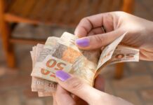 Salário mínimo pode chegar a R$ 1.524 em 2025, maior que o previsto, após alta da inflação