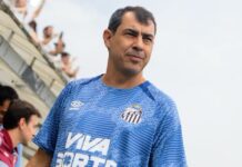 Santos deve R$ 4,1 milhões a Fábio Carille e negocia pagamento