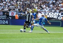 Memphis vira desfalque do Corinthians contra o Vasco; Yuri sai com dores e é dúvida