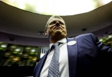 Tarcísio limita aumento de ICMS para bares e restaurantes em SP