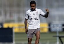Diego Palacios abre mão de férias e treina com jovens do Corinthians para acelerar recuperação