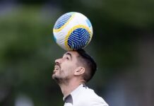 Igor Coronado diz querer ficar no Corinthians e analisa concorrência com Garro: “Cabem os dois”