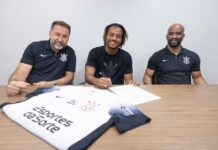 Carrillo comemora renovação e projeta 2025 pelo Corinthians: “Sonhar com títulos”