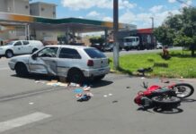 Serralheiro morre ao bater motocicleta na lateral de carro em Araçatuba