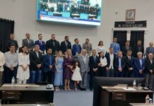 Prefeito, vice e vereadores são empossados na Câmara