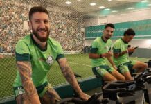 Zé Rafael rejeita mais uma investida do Santos