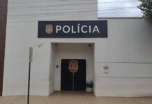 Homem furta moto da esposa, se arrepende, chama polícia para devolver e acaba preso por atraso de pensão