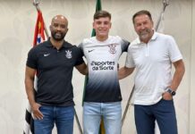 Corinthians anuncia renovação de contrato de Breno Bidon