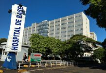 Adolescente com a mãe na garupa de moto bate em ônibus do transporte público em Rio Preto