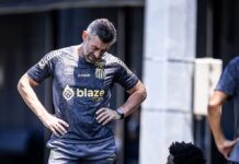 Neymar não vai a campo, e Caixinha acompanha atividade com reservas