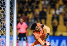 Hugo Souza aumenta lista de pênaltis defendidos pelo Corinthians: “Muito à vontade”