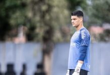 Gabriel Brazão se recupera de lombalgia e volta a trabalhar com o elenco