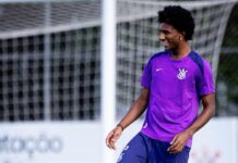 Talles Magno volta dos EUA e se apresenta ao Corinthians para encarar o Santos