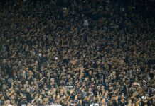 Torcida do Corinthians entoa gritos de cobrança mesmo após classificação na Libertadores