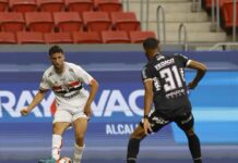 Calleri critica atuação do São Paulo em empate com um a mais: “Não tem desculpa hoje”