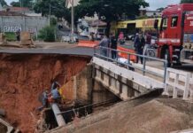 Mulher cai em cratera aberta em trecho de avenida em Birigui