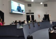 Vereador justifica compra de R$ 250 mil em gibis contra a dengue e gera bate-boca na Câmara