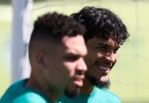 Gustavo Gómez e Paulinho avançam em recuperação e treinam com bola